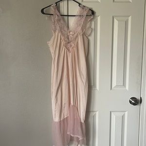 Vintage nightgown, Joan Collins Collection Size M -clean. No stains or rips.